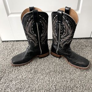 Black Cheyenne cowgirl boots
